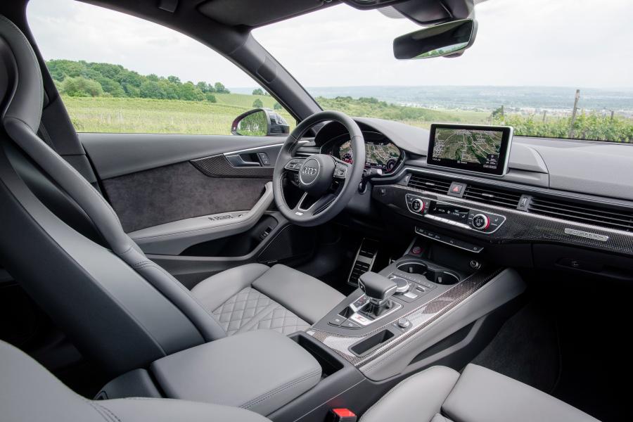 Интерьер Audi S4 Sedan (B9) 2016 года  (WW) (фото 4 из 40)